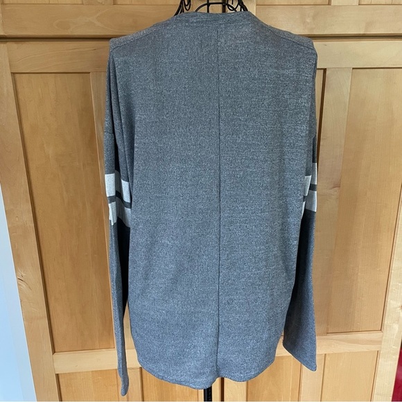Grayson / Threads sleepwear grey soft oversized Top size Small - Picture 6 of 9